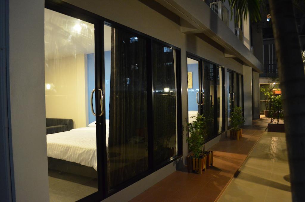 Varinda Hostal Bangkok Exterior foto
