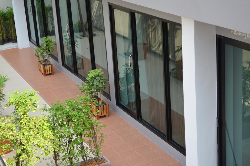 Varinda Hostal Bangkok Exterior foto