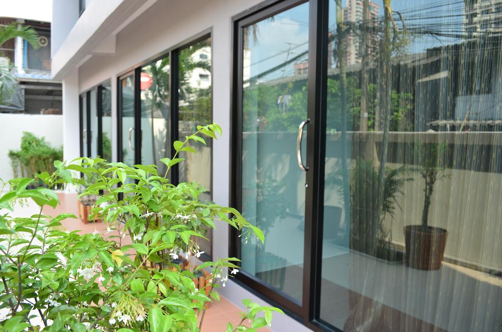 Varinda Hostal Bangkok Exterior foto
