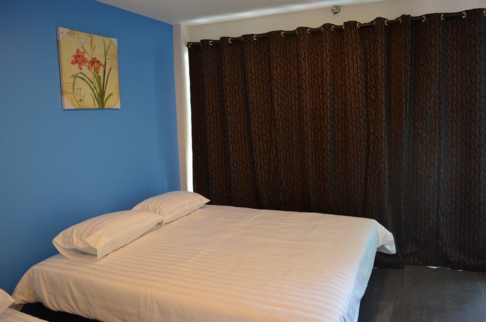 Varinda Hostal Bangkok Exterior foto