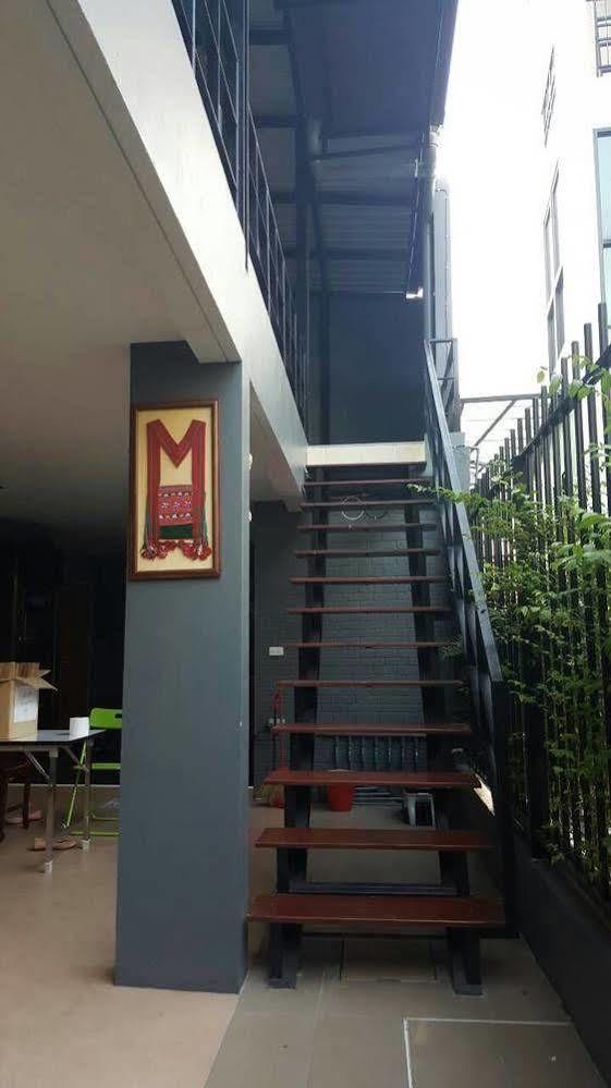 Varinda Hostal Bangkok Exterior foto