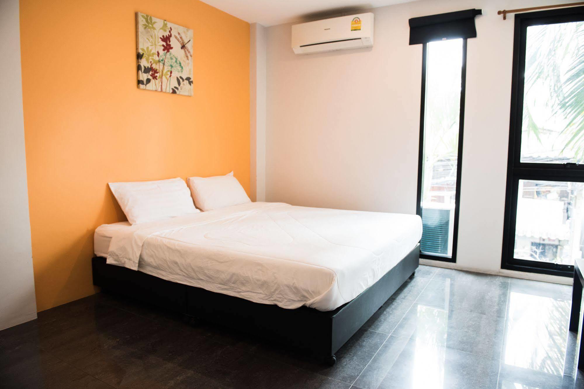 Varinda Hostal Bangkok Exterior foto